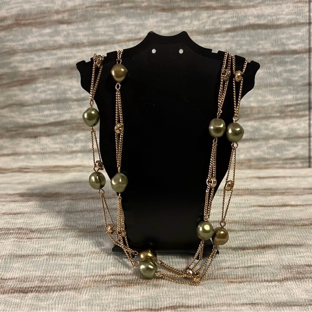 Monet Gold and Green Necklace with Elegant Design